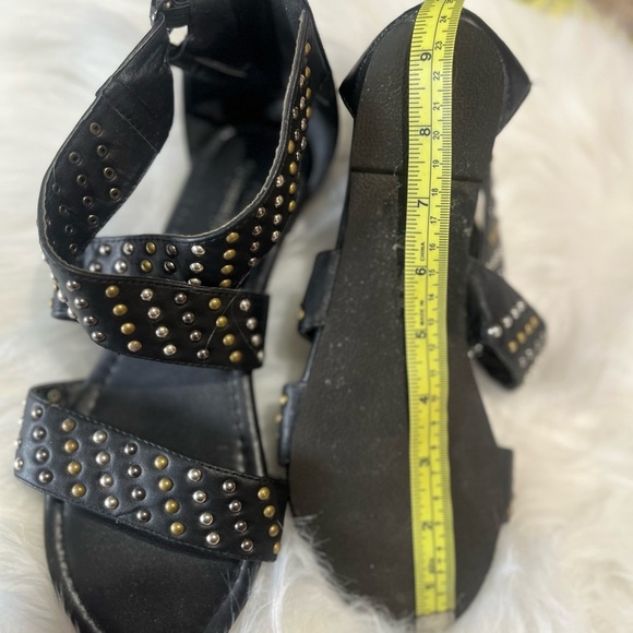 🖤 Penningtons Studded Gladiator Sandals - Size 8 🖤 - Picture 3 of 5